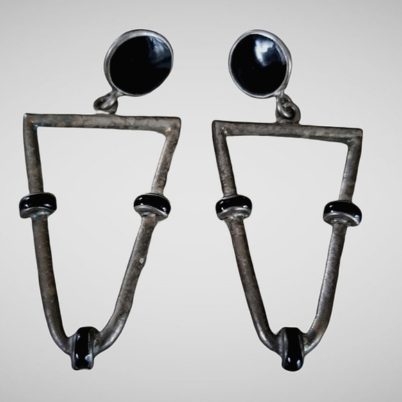 Vintage Geometric Antiqued Silver Tone Black Enamel Pierced Earrings - Picture 10 of 10